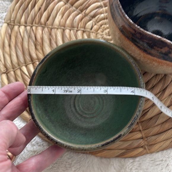 Two Studio Art Pottery Pieces. Both signed - Picture 9 of 10